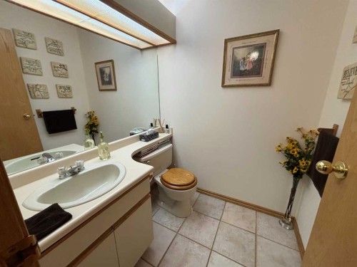 9602 71 Avenue, Peace River, AB - Indoor Photo Showing Bathroom