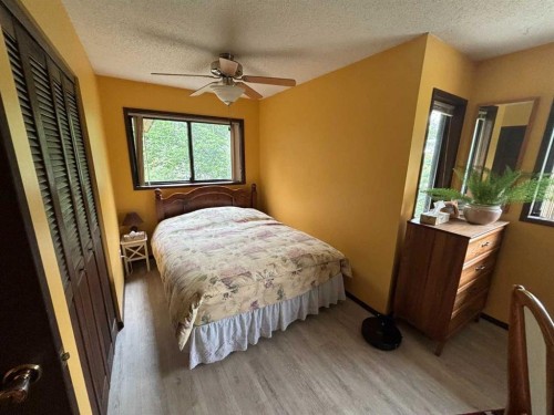 9602 71 Avenue, Peace River, AB - Indoor Photo Showing Bedroom