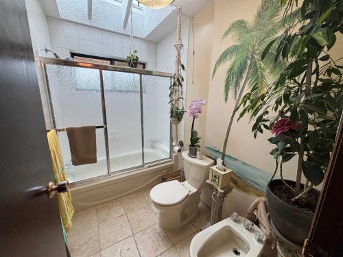 9602 71 Avenue, Peace River, AB - Indoor Photo Showing Bathroom