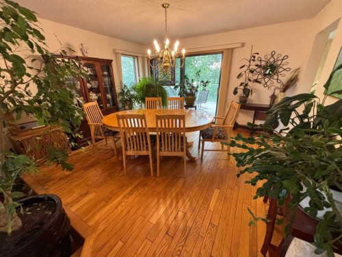 9602 71 Avenue, Peace River, AB - Indoor Photo Showing Dining Room