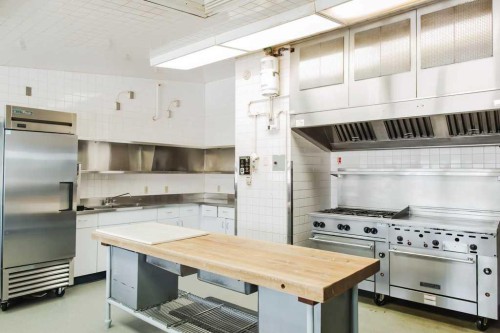 1-5230 44 Avenue, Spirit River, AB - Indoor Photo Showing Kitchen
