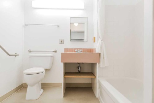 1-5230 44 Avenue, Spirit River, AB - Indoor Photo Showing Bathroom