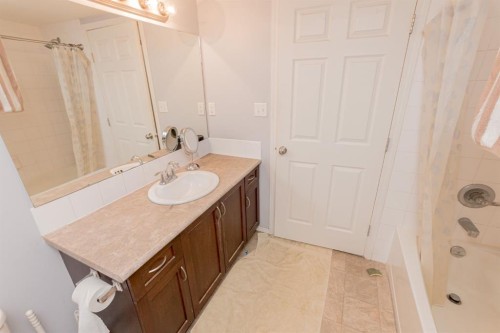 #414-11240 104 Avenue, Grande Prairie, AB - Indoor Photo Showing Bathroom