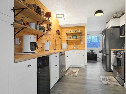 47 97 Avenue, Grande Cache, AB - Indoor Photo Showing Kitchen