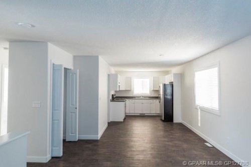 9523 113 Avenue, Clairmont, AB - Indoor Photo Showing Kitchen