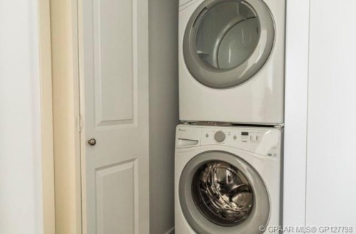 9523 113 Avenue, Clairmont, AB - Indoor Photo Showing Laundry Room