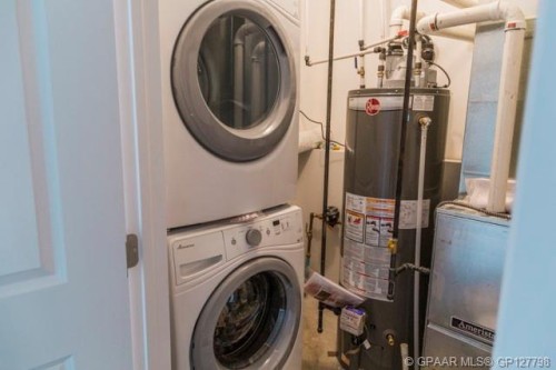 9523 113 Avenue, Clairmont, AB - Indoor Photo Showing Laundry Room