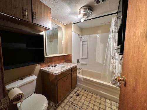 9514 104 Avenue, Grande Prairie, AB - Indoor Photo Showing Bathroom