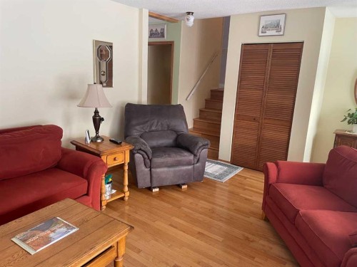 11500 105 Avenue, Fairview, AB - Indoor Photo Showing Living Room
