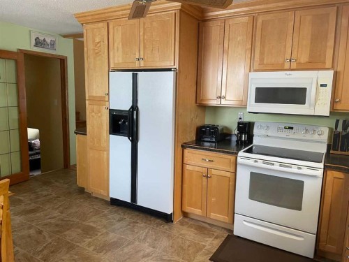 11500 105 Avenue, Fairview, AB - Indoor Photo Showing Kitchen