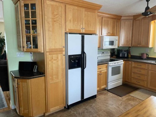 11500 105 Avenue, Fairview, AB - Indoor Photo Showing Kitchen