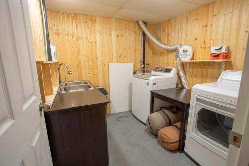 2 Black Spruce Drive, High Level, AB - Indoor Photo Showing Laundry Room