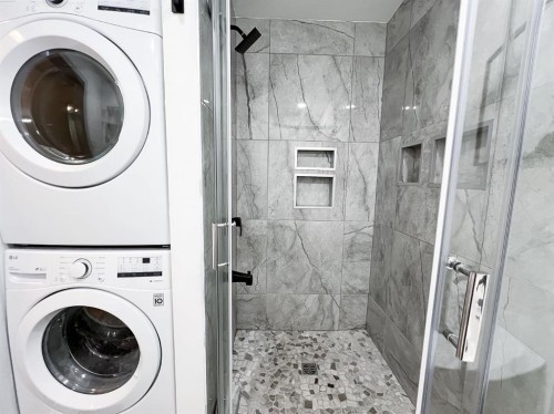 9423 125 Avenue, Grande Prairie, AB - Indoor Photo Showing Laundry Room