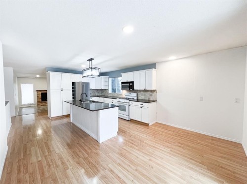 9423 125 Avenue, Grande Prairie, AB - Indoor Photo Showing Kitchen