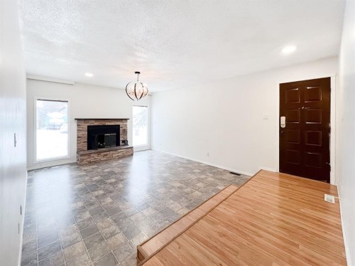 9423 125 Avenue, Grande Prairie, AB - Indoor Photo Showing Living Room With Fireplace