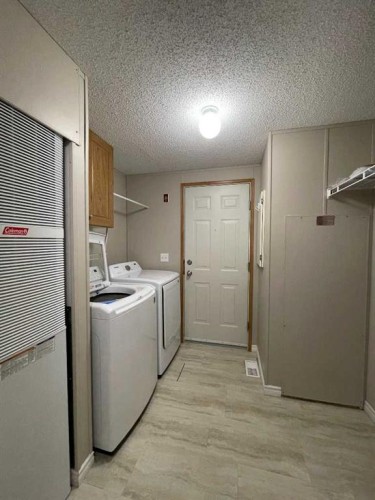 7 Deer Ridge Drive, High Level, AB - Indoor Photo Showing Laundry Room