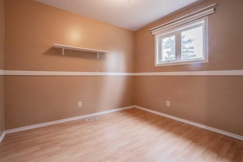 8325 101 Ave, Peace River, AB - Indoor Photo Showing Other Room