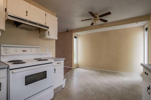 8325 101 Ave, Peace River, AB - Indoor Photo Showing Kitchen