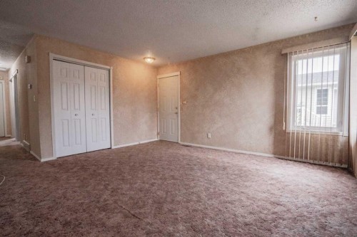 8325 101 Ave, Peace River, AB - Indoor Photo Showing Other Room