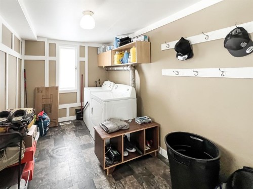 103 3 Avenue Sw, Falher, AB - Indoor Photo Showing Laundry Room