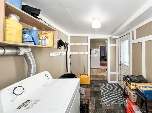103 3 Avenue Sw, Falher, AB - Indoor Photo Showing Laundry Room