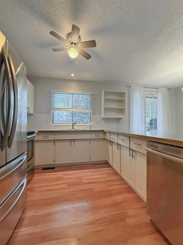 10653 105Th Avenue, Grande Cache, AB - Indoor Photo Showing Kitchen