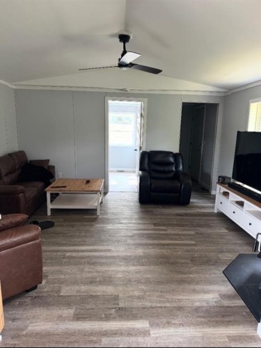 74405 174 Range Road, Rural Big Lakes County, AB - Indoor Photo Showing Living Room