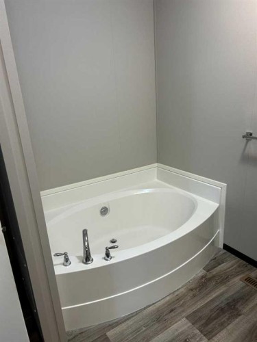 19 4 Street West, Faust, AB - Indoor Photo Showing Bathroom