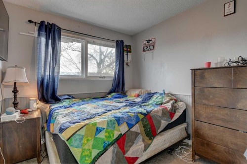 9809 98 Avenue, Sexsmith, AB - Indoor Photo Showing Bedroom