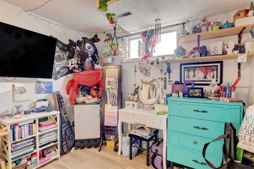 9809 98 Avenue, Sexsmith, AB - Indoor With Storage