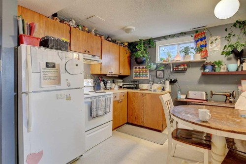 9809 98 Avenue, Sexsmith, AB - Indoor Photo Showing Kitchen