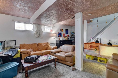 9809 98 Avenue, Sexsmith, AB - Indoor Photo Showing Living Room