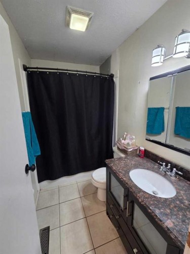 9306 106 Avenue, Grande Prairie, AB - Indoor Photo Showing Bathroom