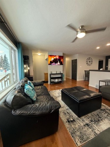 5801 49Th Street, High Prairie, AB - Indoor Photo Showing Living Room