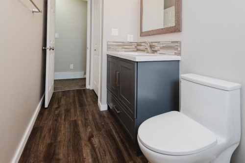 9713 75 Avenue, Grande Prairie, AB - Indoor Photo Showing Bathroom