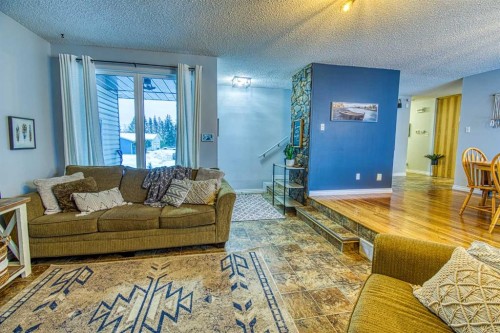 1122 6 Ave West, Beaverlodge, AB - Indoor Photo Showing Living Room