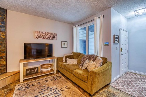 1122 6 Ave West, Beaverlodge, AB - Indoor Photo Showing Living Room