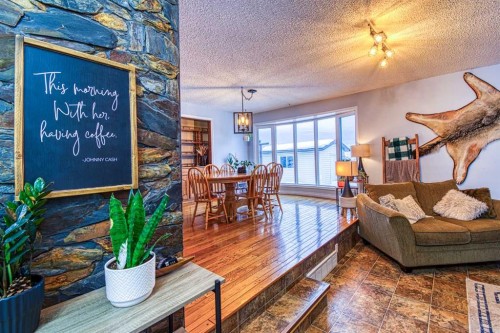 1122 6 Ave West, Beaverlodge, AB - Indoor