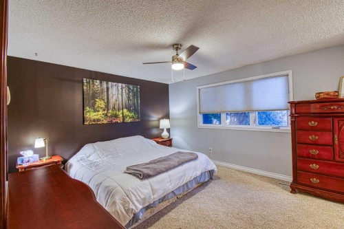 1122 6 Ave West, Beaverlodge, AB - Indoor Photo Showing Bedroom