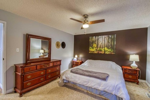 1122 6 Ave West, Beaverlodge, AB - Indoor Photo Showing Bedroom