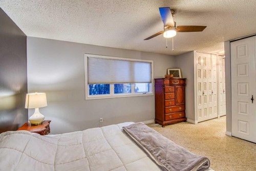 1122 6 Ave West, Beaverlodge, AB - Indoor Photo Showing Bedroom