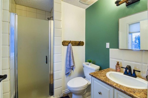 1122 6 Ave West, Beaverlodge, AB - Indoor Photo Showing Bathroom