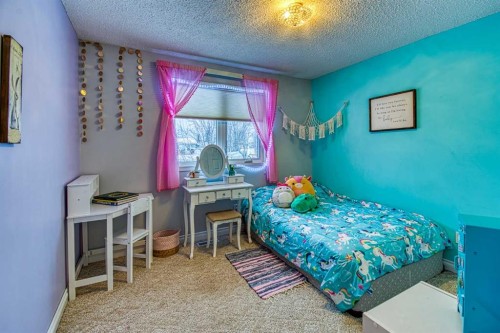 1122 6 Ave West, Beaverlodge, AB - Indoor Photo Showing Bedroom
