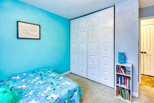 1122 6 Ave West, Beaverlodge, AB - Indoor Photo Showing Bedroom