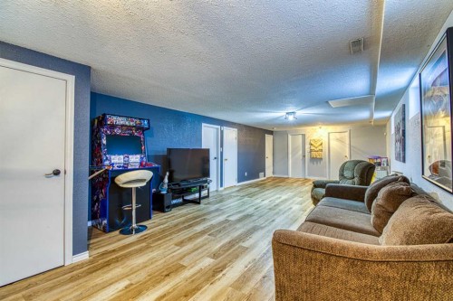 1122 6 Ave West, Beaverlodge, AB - Indoor