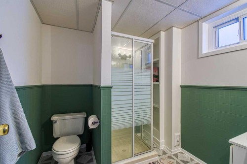 1122 6 Ave West, Beaverlodge, AB - Indoor Photo Showing Bathroom