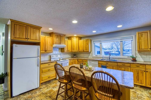 1122 6 Ave West, Beaverlodge, AB - Indoor Photo Showing Kitchen With Double Sink