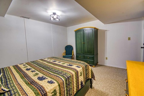 1122 6 Ave West, Beaverlodge, AB - Indoor Photo Showing Bedroom