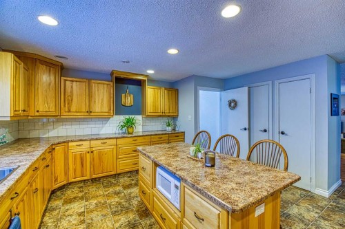 1122 6 Ave West, Beaverlodge, AB - Indoor Photo Showing Kitchen