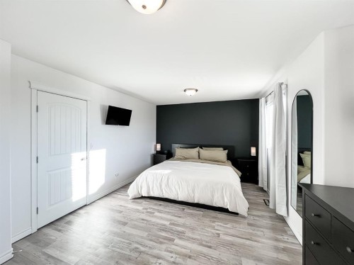 11218 Pinnacle Drive, Grande Prairie, AB - Indoor Photo Showing Bedroom